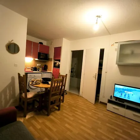 , Separate Bedroom 23m Box Velos Apartment