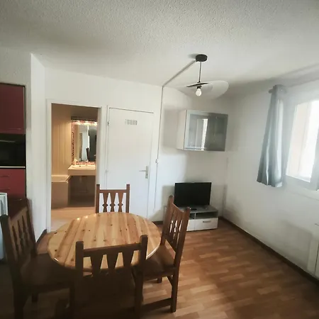, Separate Bedroom 23m Box Velos 아파트